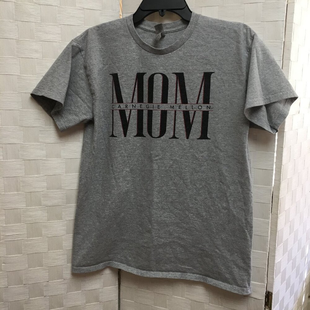 Carnegie Mellon Mom tee size medium
